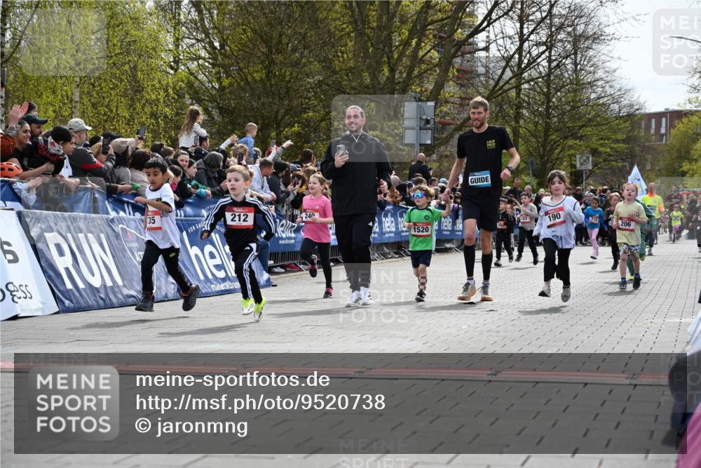 12.04.2026 - 45. Internationalen Wilhelmsburger Insellauf J. Mangold http://msf.ph/oto/9520738 12.04.2026 14:09:44 Ziel 249, 1059, 1516, 94, 921, 251, 945, 934, 212, 735, 190, 240, 1520, 206 meine-sportfotos.de