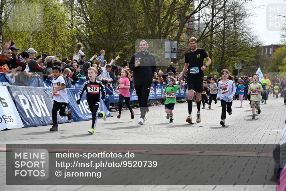 12.04.2026 - 45. Internationalen Wilhelmsburger Insellauf J. Mangold http://msf.ph/oto/9520739 12.04.2026 14:09:44 Ziel 249, 1059, 1516, 94, 921, 251, 945, 934, 212, 735, 190, 240, 1520, 206 meine-sportfotos.de