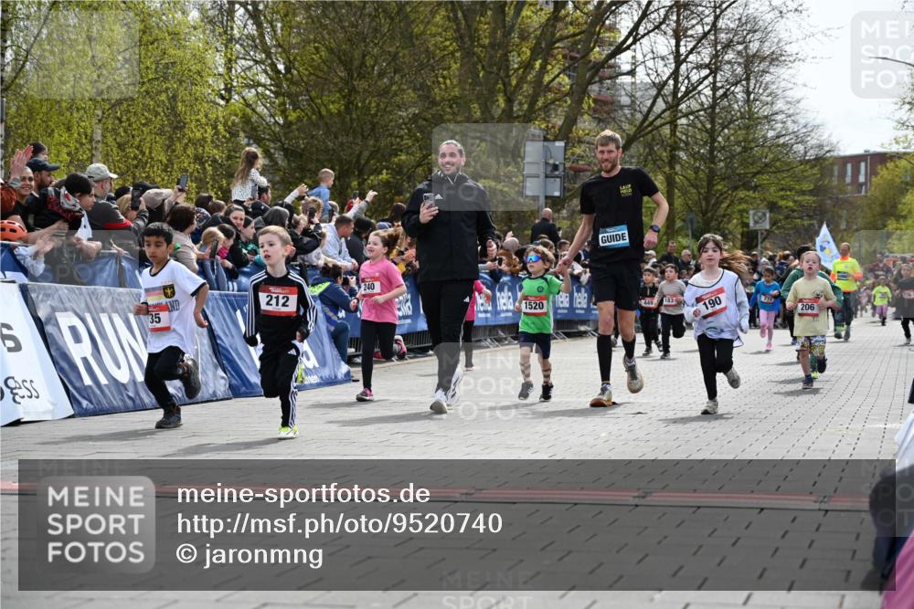 12.04.2026 - 45. Internationalen Wilhelmsburger Insellauf J. Mangold http://msf.ph/oto/9520740 12.04.2026 14:09:44 Ziel 249, 1059, 1516, 94, 921, 251, 945, 934, 212, 735, 190, 240, 1520, 206 meine-sportfotos.de
