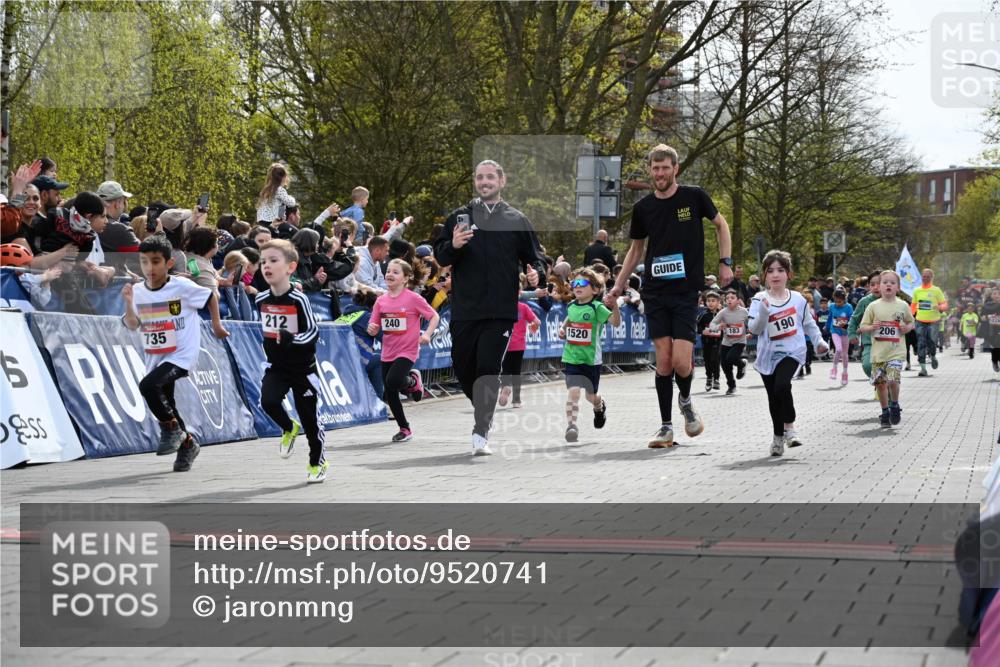 12.04.2026 - 45. Internationalen Wilhelmsburger Insellauf J. Mangold http://msf.ph/oto/9520741 12.04.2026 14:09:44 Ziel 249, 1059, 1516, 94, 921, 251, 945, 934, 212, 735, 190, 240, 1520, 206 meine-sportfotos.de
