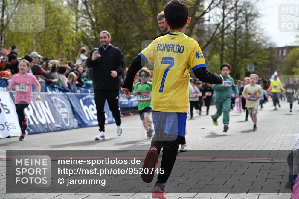12.04.2026 - 45. Internationalen Wilhelmsburger Insellauf J. Mangold http://msf.ph/oto/9520745 12.04.2026 14:09:46 Ziel 921, 251, 945, 934, 212, 735, 190, 240, 1520, 206, 908, 776, 172, 183, 196, 449, 772 meine-sportfotos.de
