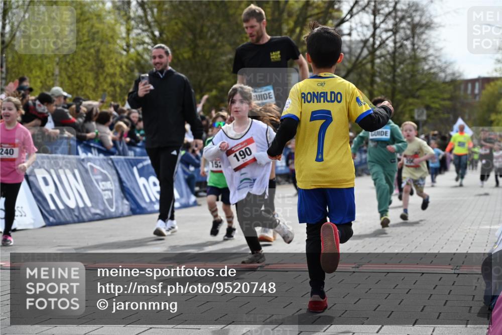 12.04.2026 - 45. Internationalen Wilhelmsburger Insellauf J. Mangold http://msf.ph/oto/9520748 12.04.2026 14:09:46 Ziel 921, 251, 945, 934, 212, 735, 190, 240, 1520, 206, 908, 776, 172, 183, 196, 449, 772 meine-sportfotos.de
