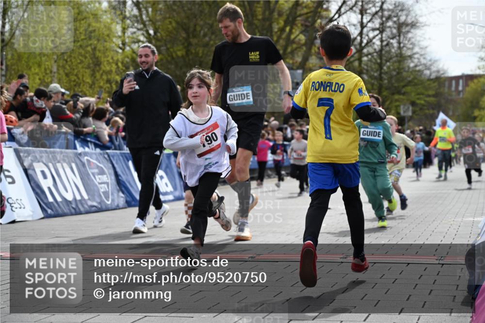 12.04.2026 - 45. Internationalen Wilhelmsburger Insellauf J. Mangold http://msf.ph/oto/9520750 12.04.2026 14:09:46 Ziel 921, 251, 945, 934, 212, 735, 190, 240, 1520, 206, 908, 776, 172, 183, 196, 449, 772 meine-sportfotos.de