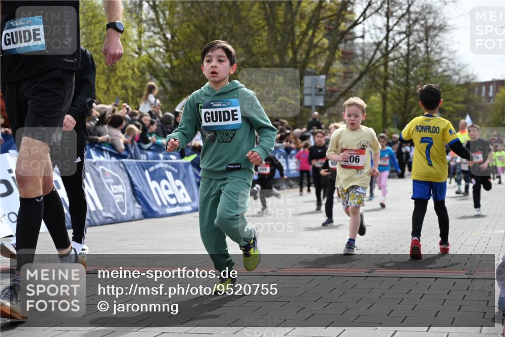 12.04.2026 - 45. Internationalen Wilhelmsburger Insellauf J. Mangold http://msf.ph/oto/9520755 12.04.2026 14:09:47 Ziel 934, 212, 735, 190, 240, 1520, 206, 908, 776, 172, 183, 196, 449, 772, 7, 917 meine-sportfotos.de