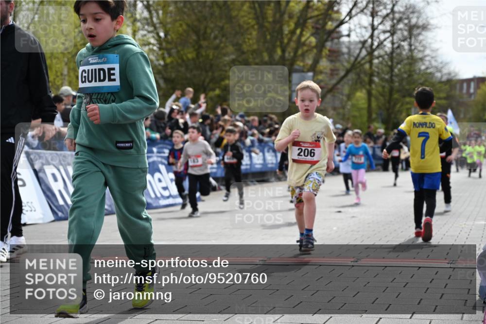 12.04.2026 - 45. Internationalen Wilhelmsburger Insellauf J. Mangold http://msf.ph/oto/9520760 12.04.2026 14:09:48 Ziel 212, 735, 190, 240, 1520, 206, 908, 776, 172, 183, 196, 449, 772, 7, 917, 284, 44 meine-sportfotos.de