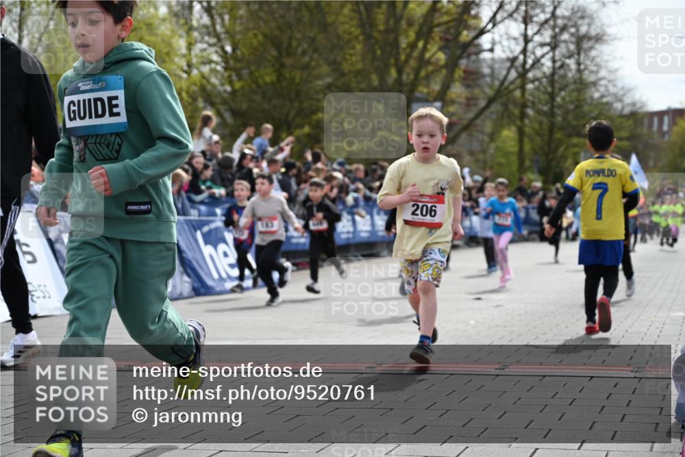 12.04.2026 - 45. Internationalen Wilhelmsburger Insellauf J. Mangold http://msf.ph/oto/9520761 12.04.2026 14:09:48 Ziel 212, 735, 190, 240, 1520, 206, 908, 776, 172, 183, 196, 449, 772, 7, 917, 284, 44 meine-sportfotos.de