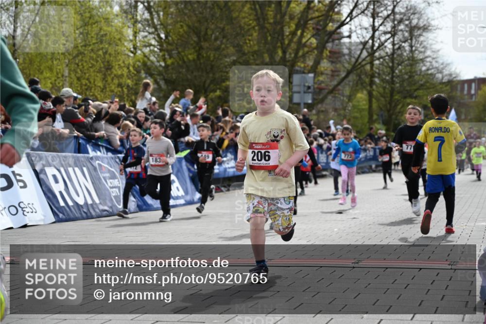 12.04.2026 - 45. Internationalen Wilhelmsburger Insellauf J. Mangold http://msf.ph/oto/9520765 12.04.2026 14:09:48 Ziel 212, 735, 190, 240, 1520, 206, 908, 776, 172, 183, 196, 449, 772, 7, 917, 284, 44 meine-sportfotos.de