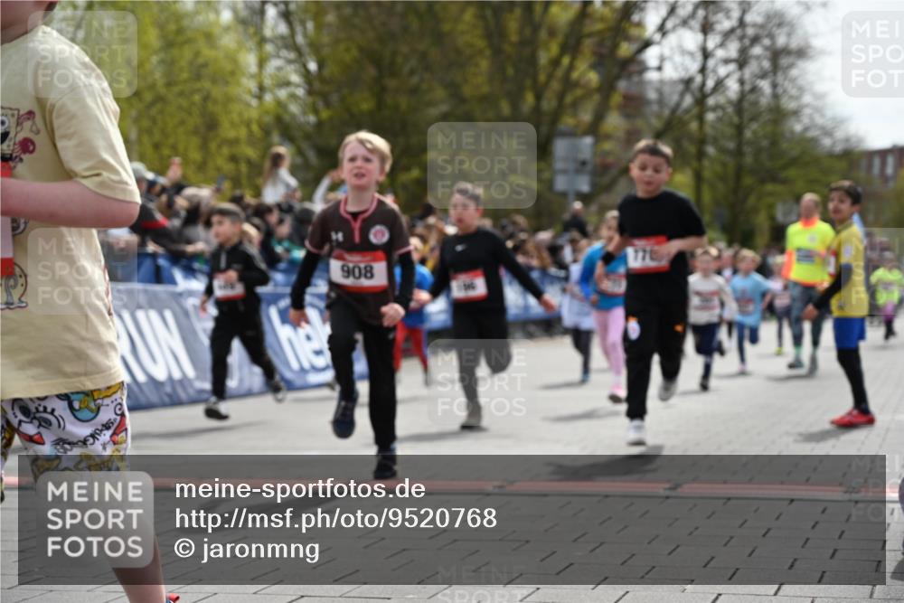 12.04.2026 - 45. Internationalen Wilhelmsburger Insellauf J. Mangold http://msf.ph/oto/9520768 12.04.2026 14:09:49 Ziel 212, 735, 190, 240, 1520, 206, 908, 776, 172, 183, 196, 449, 772, 7, 917, 284, 44, 200, 563 meine-sportfotos.de