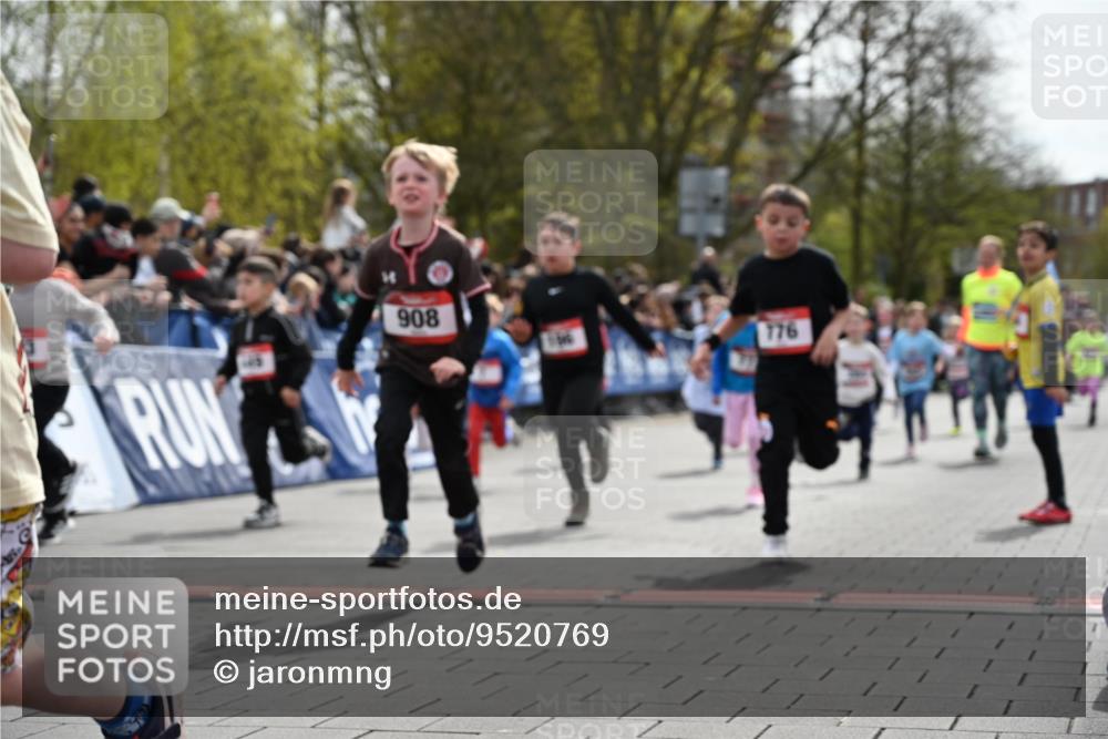12.04.2026 - 45. Internationalen Wilhelmsburger Insellauf J. Mangold http://msf.ph/oto/9520769 12.04.2026 14:09:49 Ziel 212, 735, 190, 240, 1520, 206, 908, 776, 172, 183, 196, 449, 772, 7, 917, 284, 44, 200, 563 meine-sportfotos.de