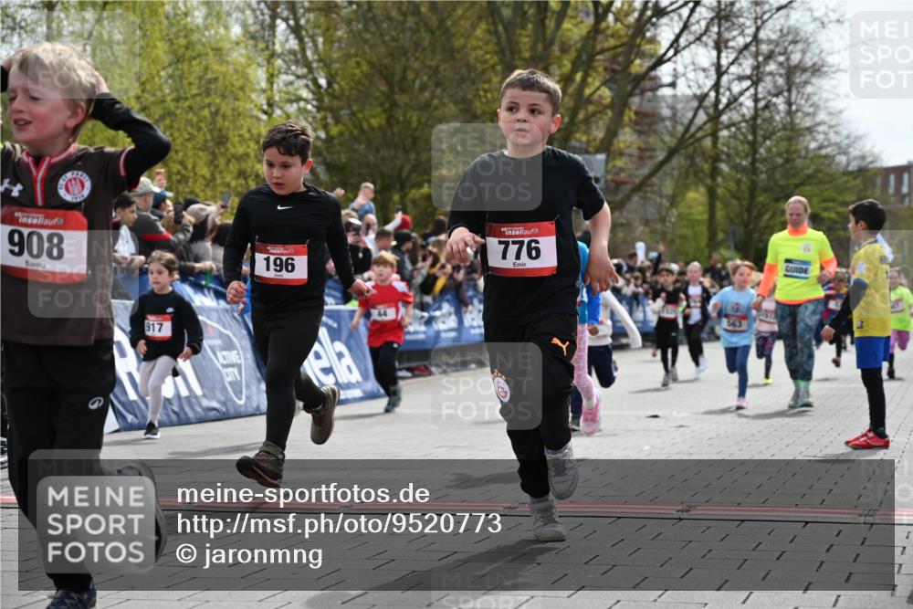 12.04.2026 - 45. Internationalen Wilhelmsburger Insellauf J. Mangold http://msf.ph/oto/9520773 12.04.2026 14:09:50 Ziel 240, 1520, 206, 908, 776, 172, 183, 196, 449, 772, 7, 917, 284, 44, 200, 563, 53, 712, 1512, 1525, 551, 764, 567 meine-sportfotos.de