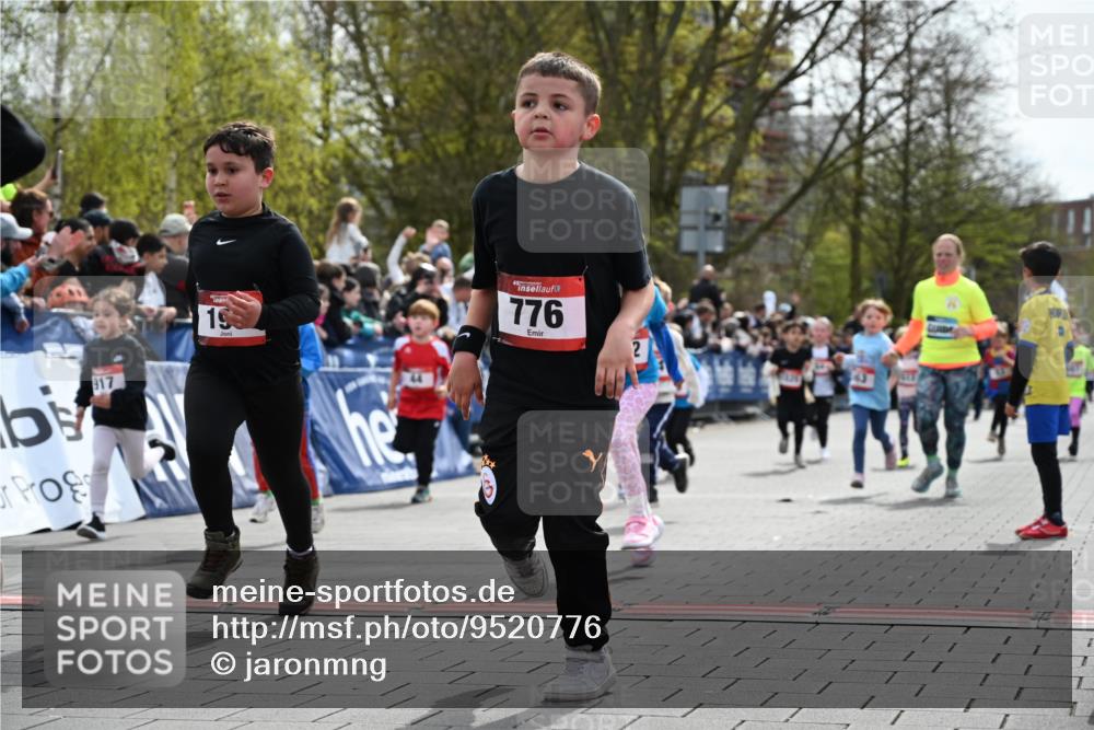 12.04.2026 - 45. Internationalen Wilhelmsburger Insellauf J. Mangold http://msf.ph/oto/9520776 12.04.2026 14:09:50 Ziel 240, 1520, 206, 908, 776, 172, 183, 196, 449, 772, 7, 917, 284, 44, 200, 563, 53, 712, 1512, 1525, 551, 764, 567 meine-sportfotos.de