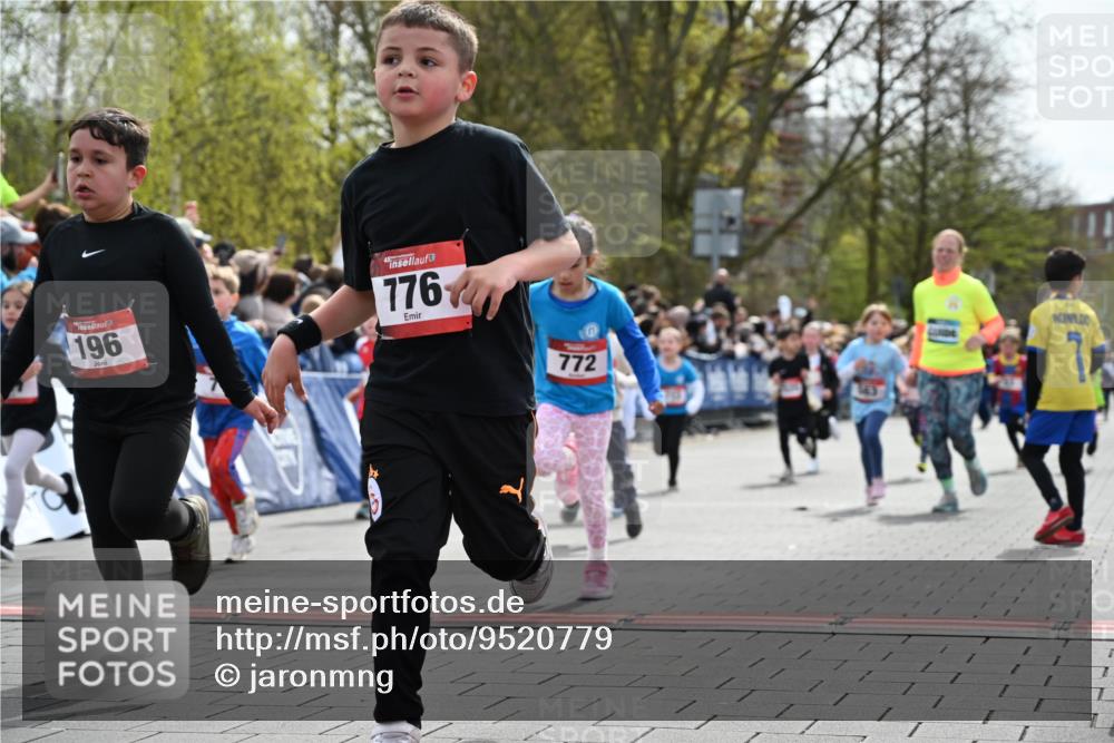 12.04.2026 - 45. Internationalen Wilhelmsburger Insellauf J. Mangold http://msf.ph/oto/9520779 12.04.2026 14:09:51 Ziel 206, 908, 776, 172, 183, 196, 449, 772, 7, 917, 284, 44, 200, 563, 53, 712, 1512, 1525, 551, 764, 567 meine-sportfotos.de