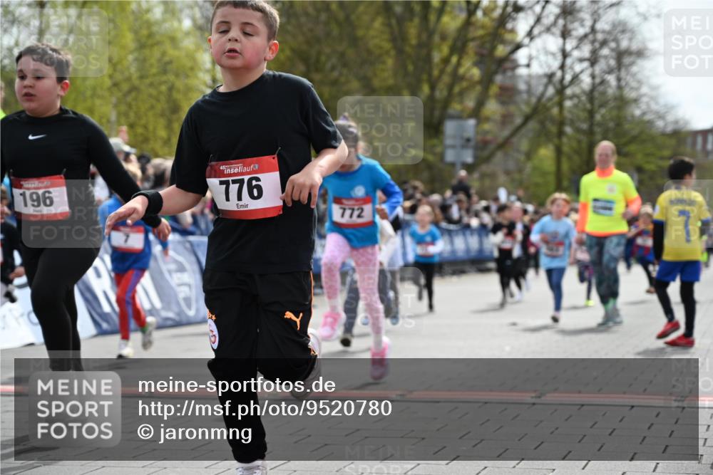 12.04.2026 - 45. Internationalen Wilhelmsburger Insellauf J. Mangold http://msf.ph/oto/9520780 12.04.2026 14:09:51 Ziel 206, 908, 776, 172, 183, 196, 449, 772, 7, 917, 284, 44, 200, 563, 53, 712, 1512, 1525, 551, 764, 567 meine-sportfotos.de