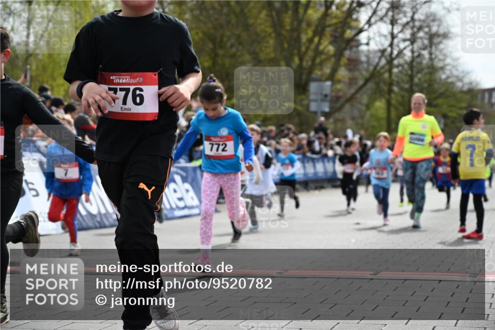 12.04.2026 - 45. Internationalen Wilhelmsburger Insellauf J. Mangold http://msf.ph/oto/9520782 12.04.2026 14:09:51 Ziel 206, 908, 776, 172, 183, 196, 449, 772, 7, 917, 284, 44, 200, 563, 53, 712, 1512, 1525, 551, 764, 567 meine-sportfotos.de