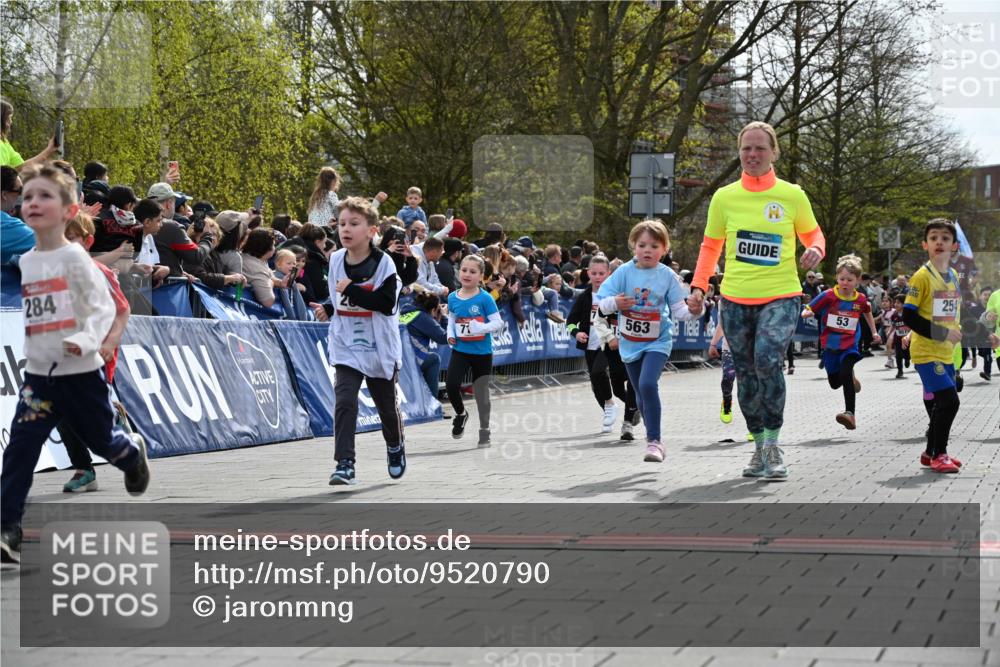 12.04.2026 - 45. Internationalen Wilhelmsburger Insellauf J. Mangold http://msf.ph/oto/9520790 12.04.2026 14:09:52 Ziel 206, 908, 776, 172, 183, 196, 449, 772, 7, 917, 284, 44, 200, 563, 53, 712, 1512, 1525, 551, 764, 567 meine-sportfotos.de