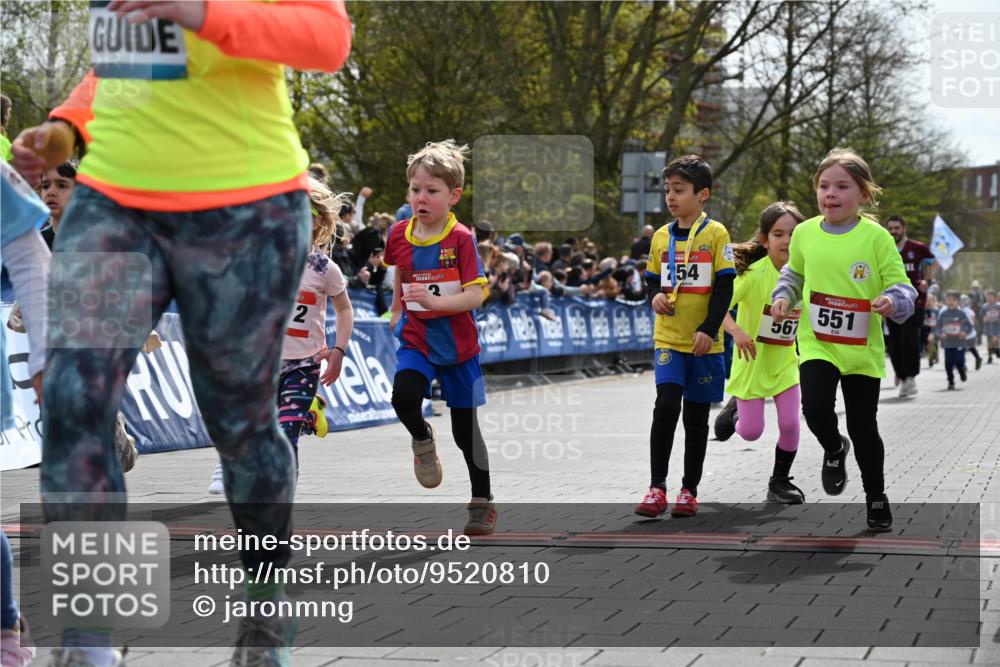 12.04.2026 - 45. Internationalen Wilhelmsburger Insellauf J. Mangold http://msf.ph/oto/9520810 12.04.2026 14:09:54 Ziel 172, 183, 196, 449, 772, 7, 917, 284, 44, 200, 563, 53, 712, 1512, 1525, 551, 764, 567, 720, 719 meine-sportfotos.de
