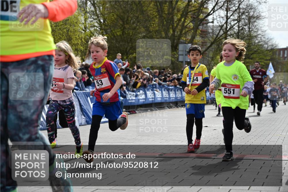 12.04.2026 - 45. Internationalen Wilhelmsburger Insellauf J. Mangold http://msf.ph/oto/9520812 12.04.2026 14:09:54 Ziel 172, 183, 196, 449, 772, 7, 917, 284, 44, 200, 563, 53, 712, 1512, 1525, 551, 764, 567, 720, 719 meine-sportfotos.de