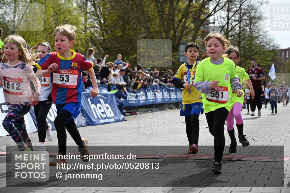 12.04.2026 - 45. Internationalen Wilhelmsburger Insellauf J. Mangold http://msf.ph/oto/9520813 12.04.2026 14:09:55 Ziel 7, 917, 284, 44, 200, 563, 53, 712, 1512, 1525, 551, 764, 567, 720, 719, 907, 158, 268 meine-sportfotos.de
