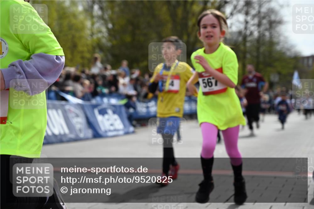 12.04.2026 - 45. Internationalen Wilhelmsburger Insellauf J. Mangold http://msf.ph/oto/9520825 12.04.2026 14:09:56 Ziel 284, 44, 200, 563, 53, 712, 1512, 1525, 551, 764, 567, 720, 719, 907, 158, 268, 543, 721 meine-sportfotos.de