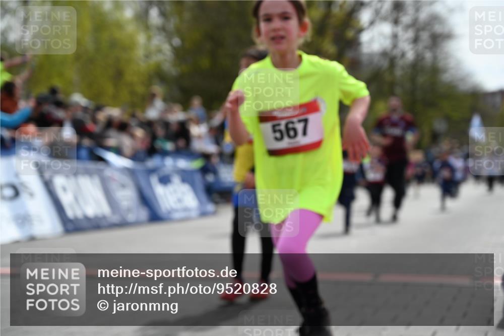 12.04.2026 - 45. Internationalen Wilhelmsburger Insellauf J. Mangold http://msf.ph/oto/9520828 12.04.2026 14:09:56 Ziel 284, 44, 200, 563, 53, 712, 1512, 1525, 551, 764, 567, 720, 719, 907, 158, 268, 543, 721 meine-sportfotos.de
