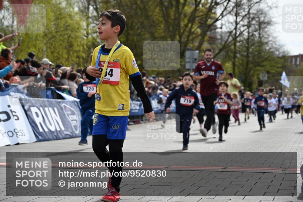 12.04.2026 - 45. Internationalen Wilhelmsburger Insellauf J. Mangold http://msf.ph/oto/9520830 12.04.2026 14:09:57 Ziel 200, 563, 53, 712, 1512, 1525, 551, 764, 567, 720, 719, 907, 158, 268, 543, 721, 1503, 736, 715, 6 meine-sportfotos.de