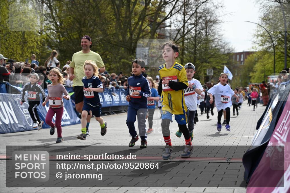 12.04.2026 - 45. Internationalen Wilhelmsburger Insellauf J. Mangold http://msf.ph/oto/9520864 12.04.2026 14:10:01 Ziel 720, 719, 907, 158, 268, 543, 721, 1503, 736, 715, 6, 1504, 412, 681, 640, 248, 441, 723, 119, 186 meine-sportfotos.de