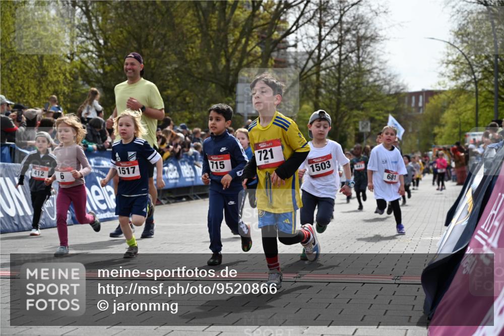 12.04.2026 - 45. Internationalen Wilhelmsburger Insellauf J. Mangold http://msf.ph/oto/9520866 12.04.2026 14:10:01 Ziel 720, 719, 907, 158, 268, 543, 721, 1503, 736, 715, 6, 1504, 412, 681, 640, 248, 441, 723, 119, 186 meine-sportfotos.de