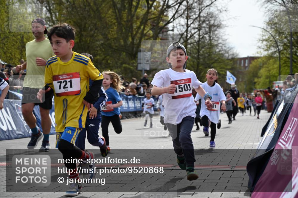 12.04.2026 - 45. Internationalen Wilhelmsburger Insellauf J. Mangold http://msf.ph/oto/9520868 12.04.2026 14:10:01 Ziel 720, 719, 907, 158, 268, 543, 721, 1503, 736, 715, 6, 1504, 412, 681, 640, 248, 441, 723, 119, 186 meine-sportfotos.de