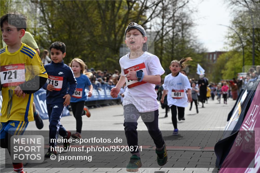 12.04.2026 - 45. Internationalen Wilhelmsburger Insellauf J. Mangold http://msf.ph/oto/9520871 12.04.2026 14:10:02 Ziel 907, 158, 268, 543, 721, 1503, 736, 715, 6, 1504, 412, 681, 640, 248, 441, 723, 119, 186, 224 meine-sportfotos.de