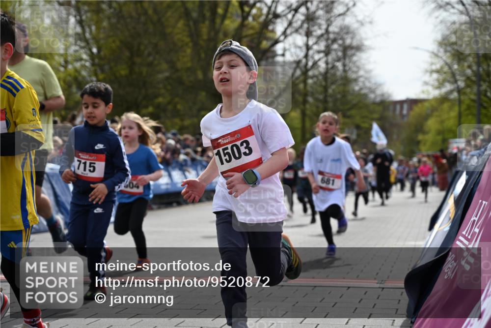 12.04.2026 - 45. Internationalen Wilhelmsburger Insellauf J. Mangold http://msf.ph/oto/9520872 12.04.2026 14:10:02 Ziel 907, 158, 268, 543, 721, 1503, 736, 715, 6, 1504, 412, 681, 640, 248, 441, 723, 119, 186, 224 meine-sportfotos.de