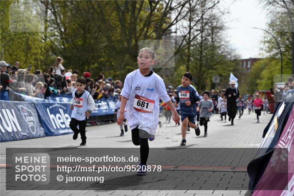 12.04.2026 - 45. Internationalen Wilhelmsburger Insellauf J. Mangold http://msf.ph/oto/9520878 12.04.2026 14:10:03 Ziel 907, 158, 268, 543, 721, 1503, 736, 715, 6, 1504, 412, 681, 640, 248, 441, 723, 119, 186, 224, 745 meine-sportfotos.de