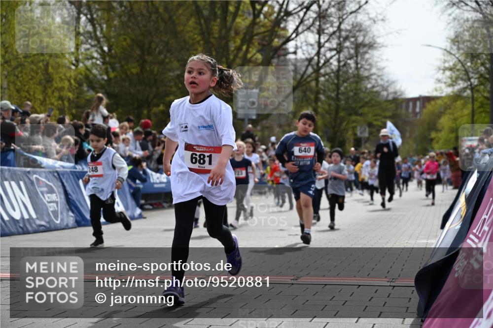 12.04.2026 - 45. Internationalen Wilhelmsburger Insellauf J. Mangold http://msf.ph/oto/9520881 12.04.2026 14:10:03 Ziel 907, 158, 268, 543, 721, 1503, 736, 715, 6, 1504, 412, 681, 640, 248, 441, 723, 119, 186, 224, 745 meine-sportfotos.de