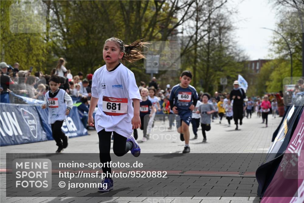 12.04.2026 - 45. Internationalen Wilhelmsburger Insellauf J. Mangold http://msf.ph/oto/9520882 12.04.2026 14:10:03 Ziel 907, 158, 268, 543, 721, 1503, 736, 715, 6, 1504, 412, 681, 640, 248, 441, 723, 119, 186, 224, 745 meine-sportfotos.de