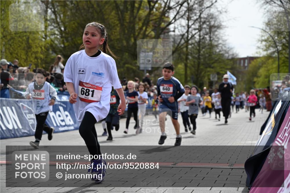 12.04.2026 - 45. Internationalen Wilhelmsburger Insellauf J. Mangold http://msf.ph/oto/9520884 12.04.2026 14:10:03 Ziel 907, 158, 268, 543, 721, 1503, 736, 715, 6, 1504, 412, 681, 640, 248, 441, 723, 119, 186, 224, 745 meine-sportfotos.de