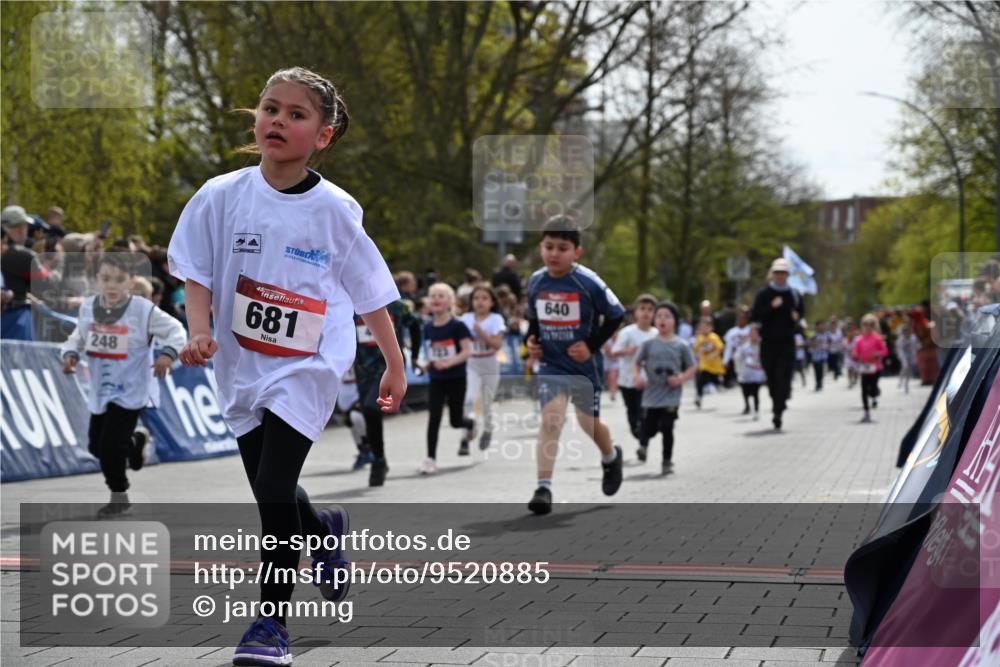 12.04.2026 - 45. Internationalen Wilhelmsburger Insellauf J. Mangold http://msf.ph/oto/9520885 12.04.2026 14:10:03 Ziel 907, 158, 268, 543, 721, 1503, 736, 715, 6, 1504, 412, 681, 640, 248, 441, 723, 119, 186, 224, 745 meine-sportfotos.de