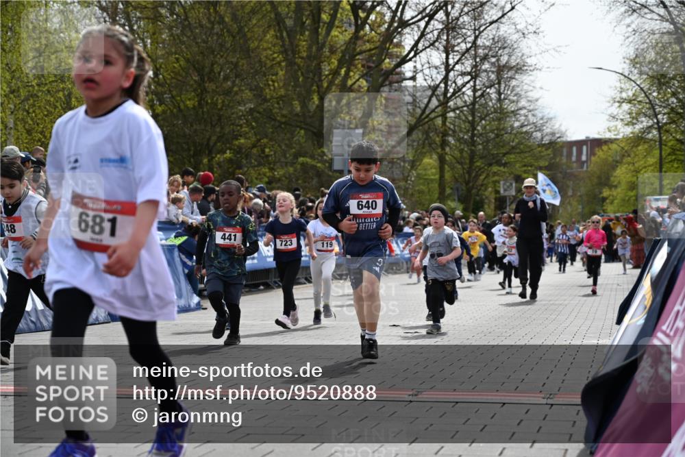 12.04.2026 - 45. Internationalen Wilhelmsburger Insellauf J. Mangold http://msf.ph/oto/9520888 12.04.2026 14:10:04 Ziel 543, 721, 1503, 736, 715, 6, 1504, 412, 681, 640, 248, 441, 723, 119, 186, 224, 745, 207, 920, 770, 182, 19 meine-sportfotos.de