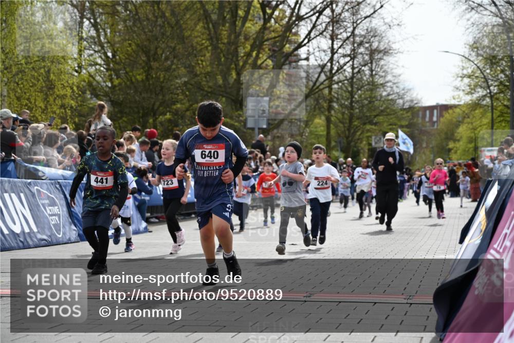 12.04.2026 - 45. Internationalen Wilhelmsburger Insellauf J. Mangold http://msf.ph/oto/9520889 12.04.2026 14:10:04 Ziel 543, 721, 1503, 736, 715, 6, 1504, 412, 681, 640, 248, 441, 723, 119, 186, 224, 745, 207, 920, 770, 182, 19 meine-sportfotos.de