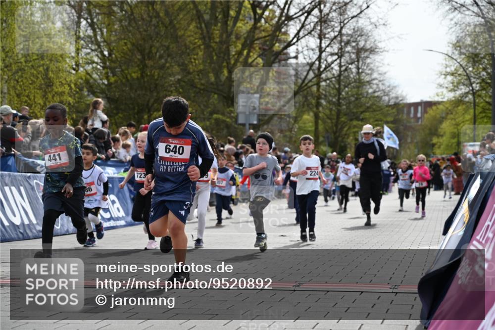 12.04.2026 - 45. Internationalen Wilhelmsburger Insellauf J. Mangold http://msf.ph/oto/9520892 12.04.2026 14:10:04 Ziel 543, 721, 1503, 736, 715, 6, 1504, 412, 681, 640, 248, 441, 723, 119, 186, 224, 745, 207, 920, 770, 182, 19 meine-sportfotos.de