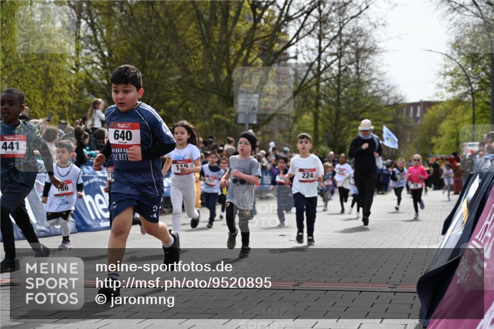 12.04.2026 - 45. Internationalen Wilhelmsburger Insellauf J. Mangold http://msf.ph/oto/9520895 12.04.2026 14:10:05 Ziel 1503, 736, 715, 6, 1504, 412, 681, 640, 248, 441, 723, 119, 186, 224, 745, 207, 920, 770, 182, 19, 913, 181, 529, 942 meine-sportfotos.de