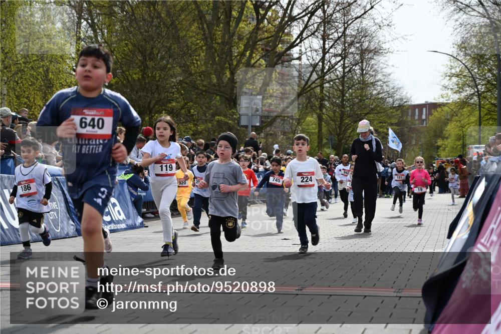 12.04.2026 - 45. Internationalen Wilhelmsburger Insellauf J. Mangold http://msf.ph/oto/9520898 12.04.2026 14:10:05 Ziel 1503, 736, 715, 6, 1504, 412, 681, 640, 248, 441, 723, 119, 186, 224, 745, 207, 920, 770, 182, 19, 913, 181, 529, 942 meine-sportfotos.de