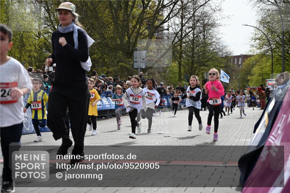 12.04.2026 - 45. Internationalen Wilhelmsburger Insellauf J. Mangold http://msf.ph/oto/9520905 12.04.2026 14:10:07 Ziel 640, 248, 441, 723, 119, 186, 224, 745, 207, 920, 770, 182, 19, 913, 181, 529, 942, 157, 1518, 192 meine-sportfotos.de