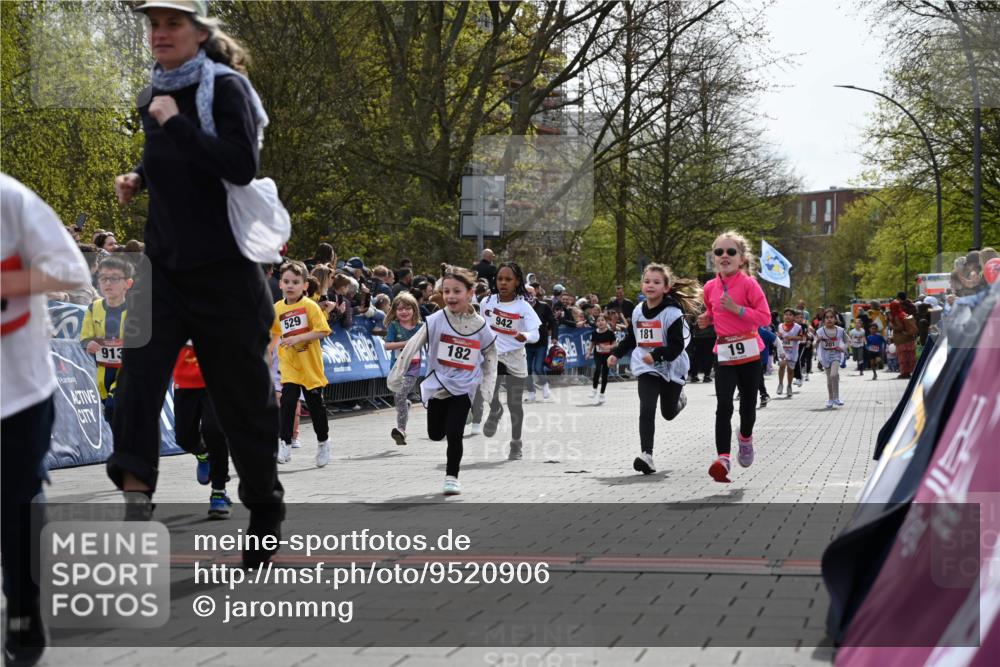 12.04.2026 - 45. Internationalen Wilhelmsburger Insellauf J. Mangold http://msf.ph/oto/9520906 12.04.2026 14:10:08 Ziel 640, 248, 441, 723, 119, 186, 224, 745, 207, 920, 770, 182, 19, 913, 181, 529, 942, 157, 1518, 192 meine-sportfotos.de
