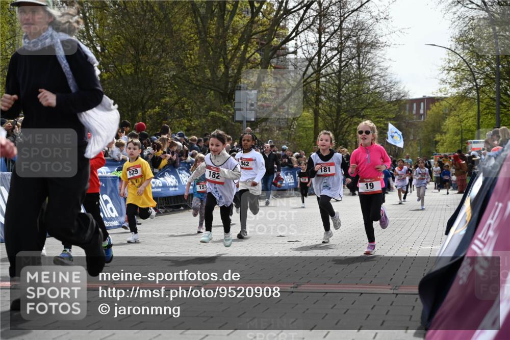 12.04.2026 - 45. Internationalen Wilhelmsburger Insellauf J. Mangold http://msf.ph/oto/9520908 12.04.2026 14:10:08 Ziel 640, 248, 441, 723, 119, 186, 224, 745, 207, 920, 770, 182, 19, 913, 181, 529, 942, 157, 1518, 192 meine-sportfotos.de