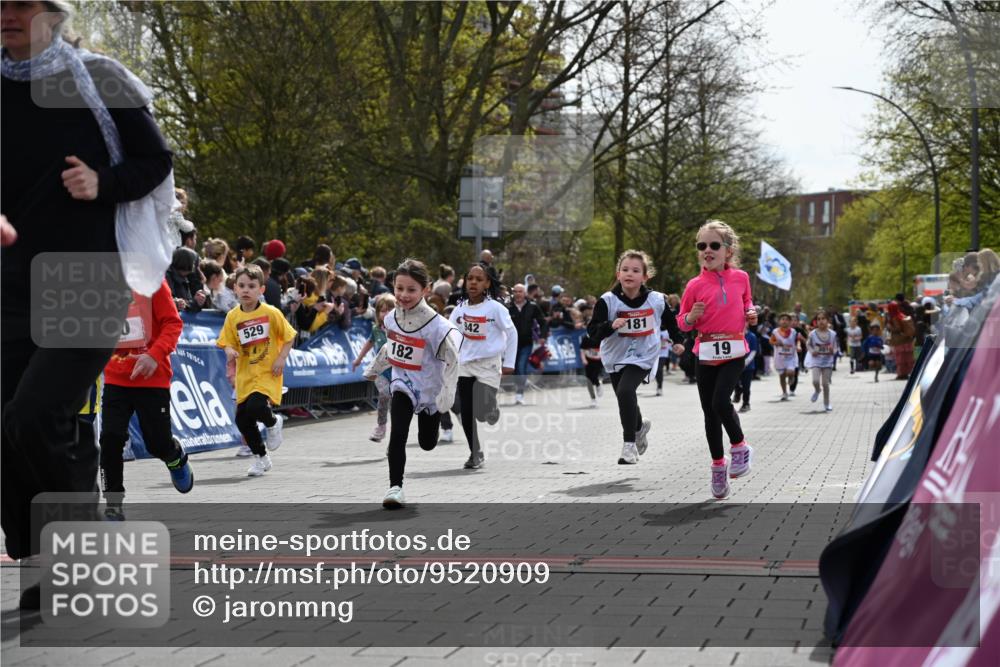 12.04.2026 - 45. Internationalen Wilhelmsburger Insellauf J. Mangold http://msf.ph/oto/9520909 12.04.2026 14:10:08 Ziel 640, 248, 441, 723, 119, 186, 224, 745, 207, 920, 770, 182, 19, 913, 181, 529, 942, 157, 1518, 192 meine-sportfotos.de