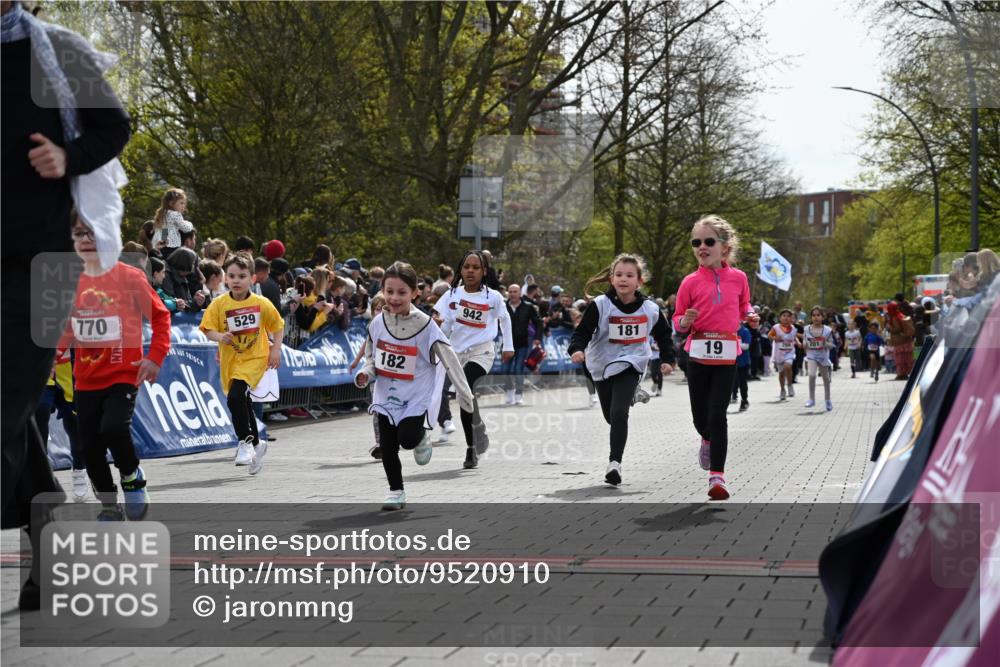 12.04.2026 - 45. Internationalen Wilhelmsburger Insellauf J. Mangold http://msf.ph/oto/9520910 12.04.2026 14:10:08 Ziel 640, 248, 441, 723, 119, 186, 224, 745, 207, 920, 770, 182, 19, 913, 181, 529, 942, 157, 1518, 192 meine-sportfotos.de