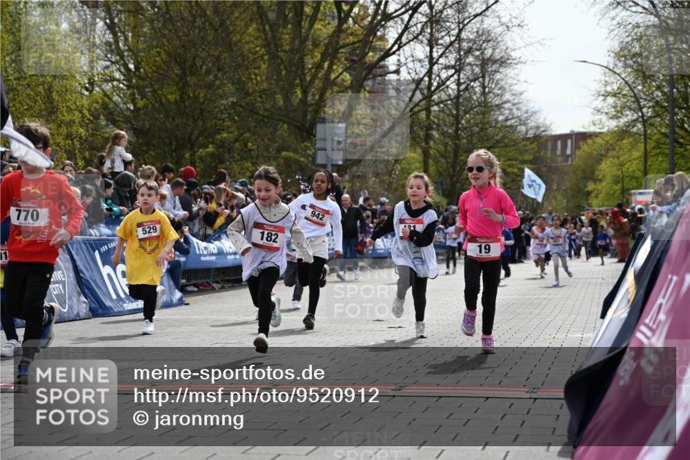 12.04.2026 - 45. Internationalen Wilhelmsburger Insellauf J. Mangold http://msf.ph/oto/9520912 12.04.2026 14:10:08 Ziel 640, 248, 441, 723, 119, 186, 224, 745, 207, 920, 770, 182, 19, 913, 181, 529, 942, 157, 1518, 192 meine-sportfotos.de