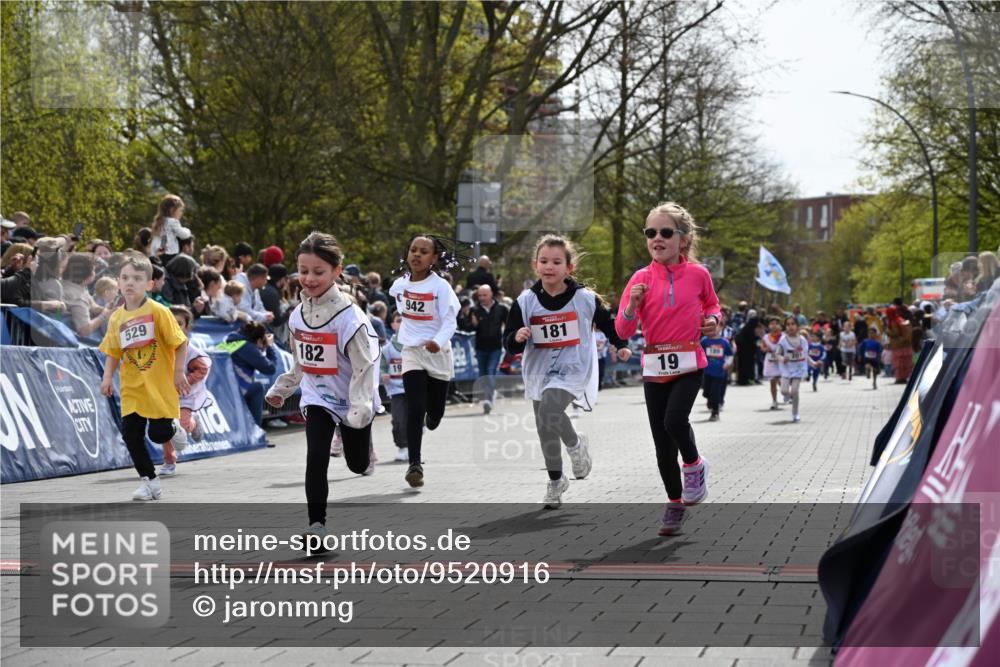 12.04.2026 - 45. Internationalen Wilhelmsburger Insellauf J. Mangold http://msf.ph/oto/9520916 12.04.2026 14:10:08 Ziel 640, 248, 441, 723, 119, 186, 224, 745, 207, 920, 770, 182, 19, 913, 181, 529, 942, 157, 1518, 192 meine-sportfotos.de