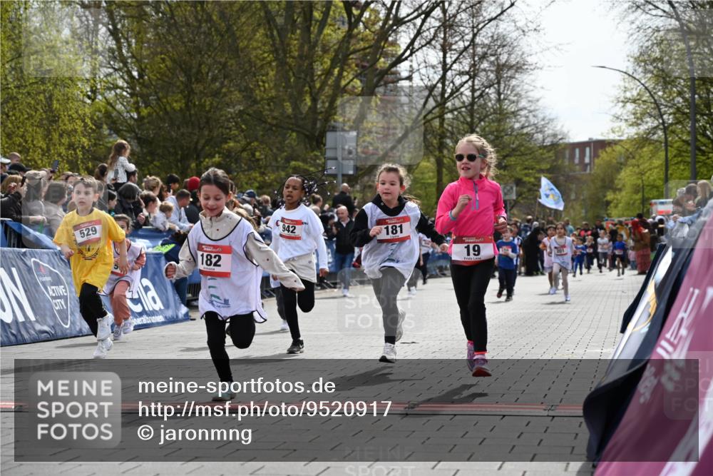 12.04.2026 - 45. Internationalen Wilhelmsburger Insellauf J. Mangold http://msf.ph/oto/9520917 12.04.2026 14:10:08 Ziel 640, 248, 441, 723, 119, 186, 224, 745, 207, 920, 770, 182, 19, 913, 181, 529, 942, 157, 1518, 192 meine-sportfotos.de