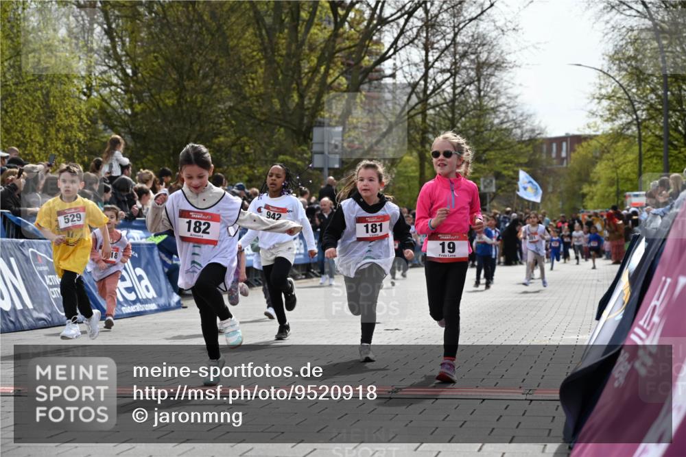 12.04.2026 - 45. Internationalen Wilhelmsburger Insellauf J. Mangold http://msf.ph/oto/9520918 12.04.2026 14:10:09 Ziel 723, 119, 186, 224, 745, 207, 920, 770, 182, 19, 913, 181, 529, 942, 157, 1518, 192 meine-sportfotos.de