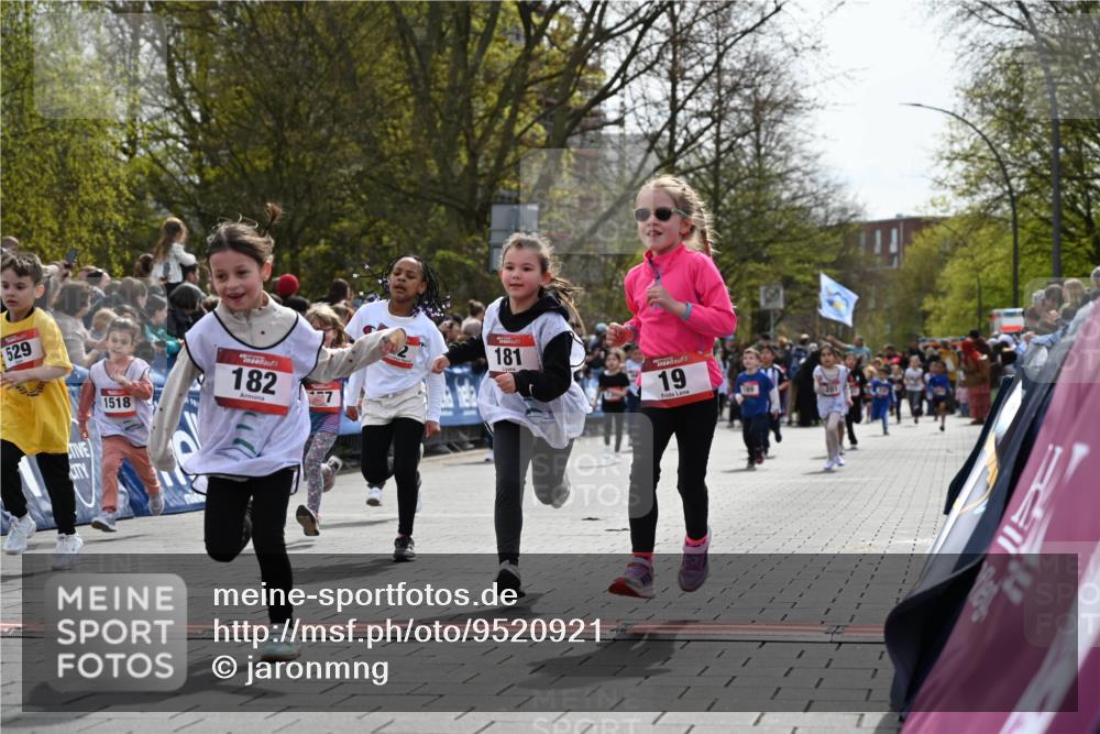 12.04.2026 - 45. Internationalen Wilhelmsburger Insellauf J. Mangold http://msf.ph/oto/9520921 12.04.2026 14:10:09 Ziel 723, 119, 186, 224, 745, 207, 920, 770, 182, 19, 913, 181, 529, 942, 157, 1518, 192 meine-sportfotos.de